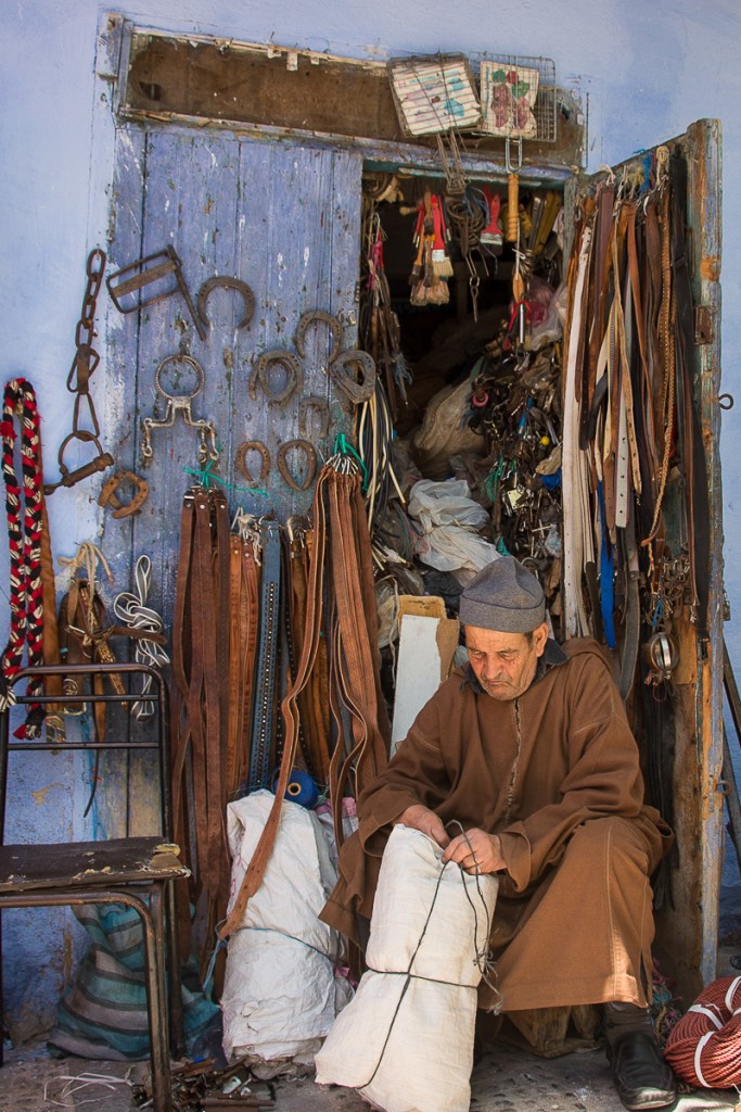 moroccan man in chefchaeon